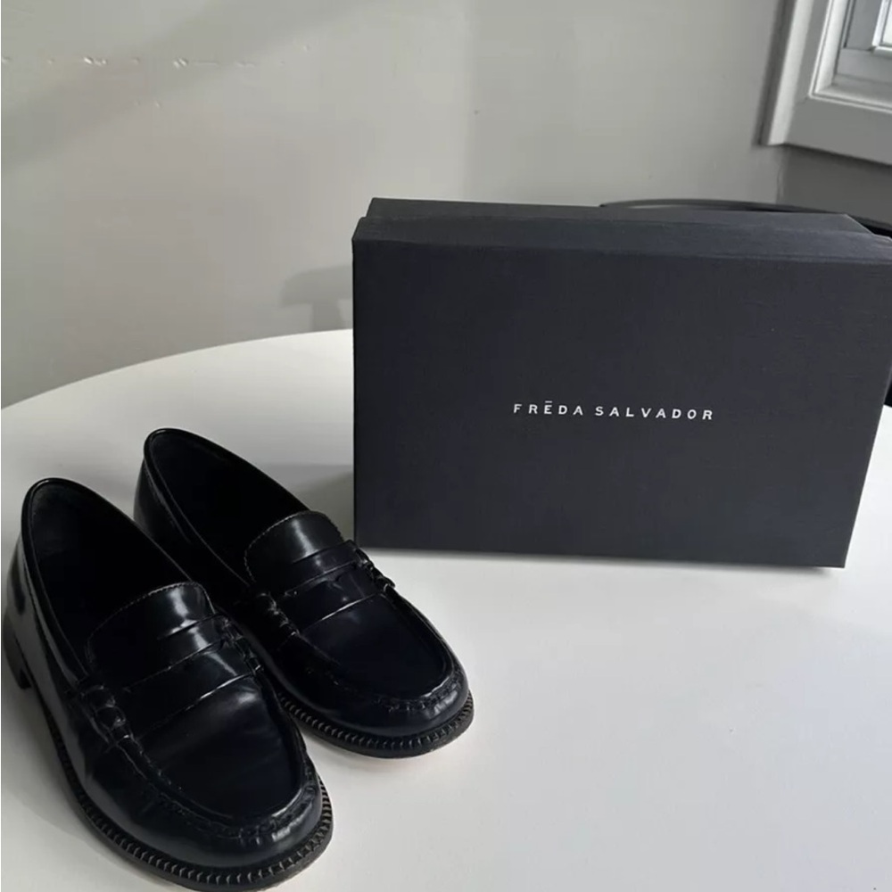 Freda Salvador Elba Black Loafers size 8